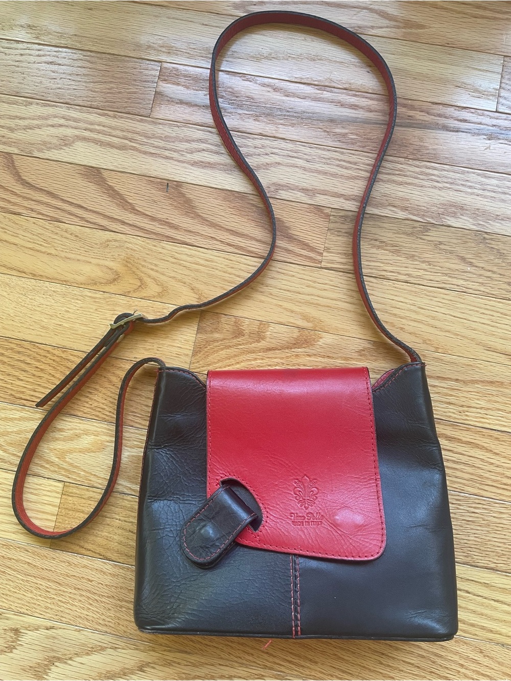 Vera Pelle Two-Tone Red and Black Leather Crossbody Bag
